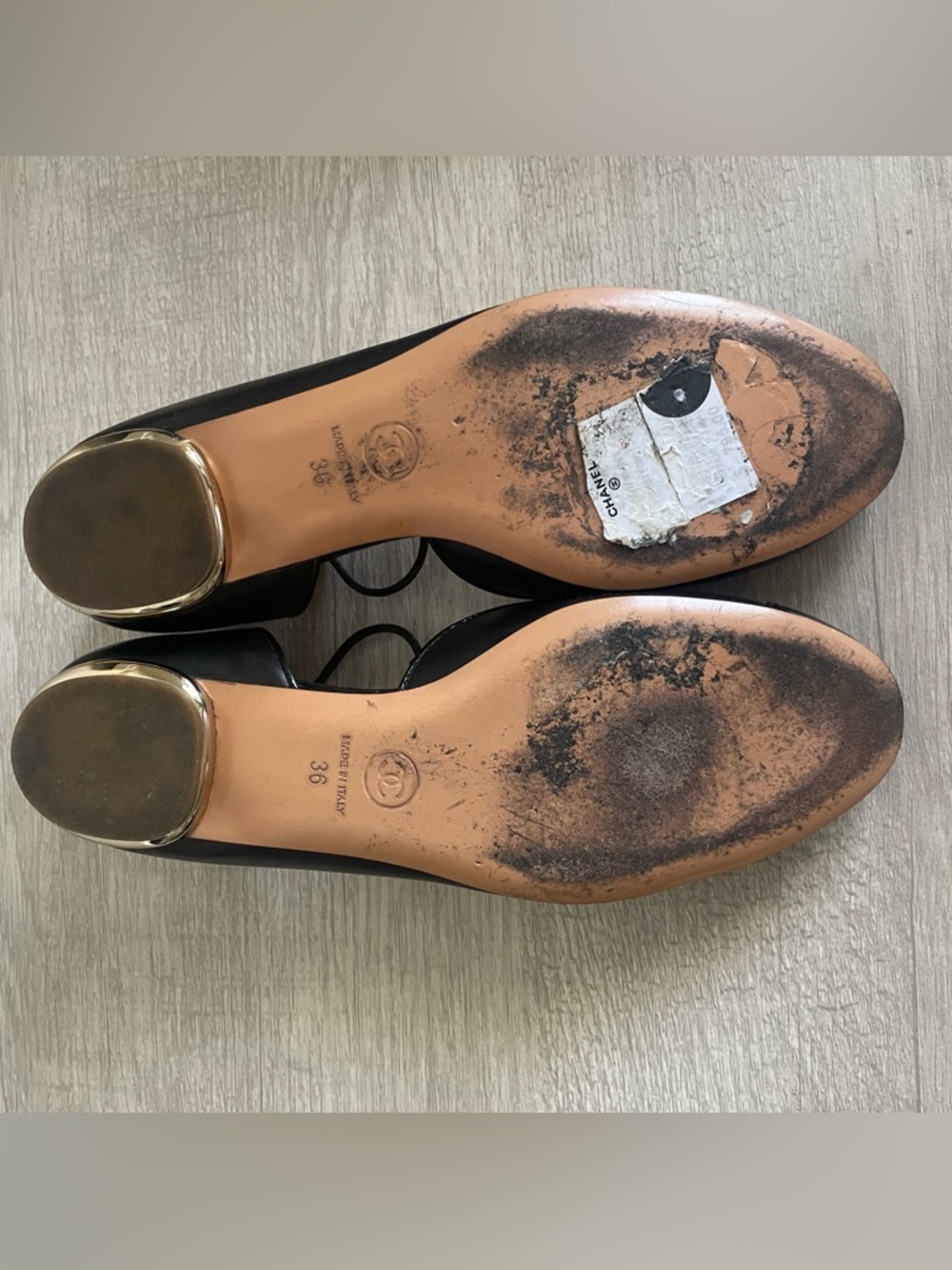 Pre-Owned Authentic 2012 CHANEL Black Leather T-Strap Ballet Flat w/ Gold Accent - Picture 6 of 12